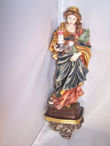 Heilige barbara auf wandsockel - heilige,